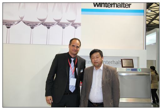 winterhalter 亞洲區(qū)市場(chǎng)營(yíng)銷總監(jiān) Jens Steck 和中國(guó)廚房設(shè)備網(wǎng)鄭總